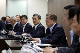 [한겨레 사설] 대화 기류에 찬물 끼얹는 북한 미사일 