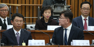 ‘박근혜 게이트’ 첫 1심 선고…정기양 ‘징역1년’ 이임순 ‘집유’