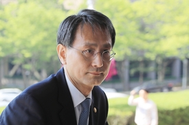 장관 없는 법무부, 이창재 차관도 사의