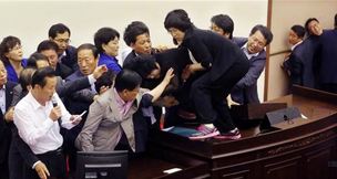“경남도의회가 서부경남 공공병원 설립에 앞장서라”