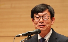 김상조 “공정한 시장경제 질서 확립에 한치 후퇴도 없다”