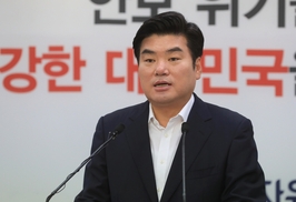 “원유철식 ‘민생정당’이냐, 홍준표식 ‘낡은 이념’이냐” 