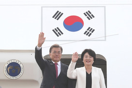 문 대통령, 독일로 출국… G20정상회의 참석