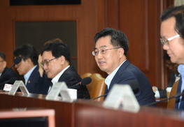 김동연 “최저임금 인상 지원 대책에 재정 4조원+α 쓸 것”
