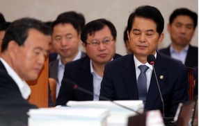 [한겨레 사설] 총리 질책을 ‘짜증’이라 말하는 한심한 식약처장