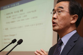 조명균 장관 “북 제재국면 변화땐 개성공단 우선 재개”