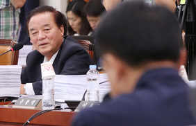 정갑윤 ‘탄핵’ 발언에…청와대 “대선 불복 사과하라”