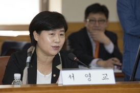 ‘가족 채용’ 논란 서영교 의원, 1년만에 민주당 복당  