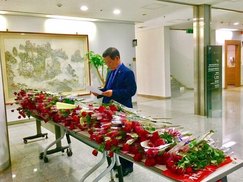 “‘장미꽃 기자회견’이 집시법 위반이라고?”