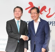 페북서 ‘남 얘기’만 하는 홍준표, ‘내 얘기’만 하는 안철수 