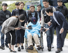 ‘어금니아빠’ 딸, 사체유기 혐의 구속영장 기각