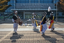 통일·평화 장승, 디엠제트 철조망 녹이다