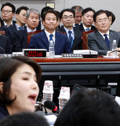 여당 “한국당 색깔공세, 국격 떨어뜨리는 행태…국민에 사과해야”