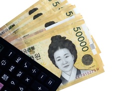 택시에 두고 내린 현금 3억원 찾아준 70대 기사