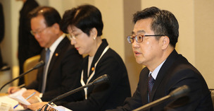 [한겨레 사설] 영세기업 최저임금 지원, ‘지속가능한 대책’ 나와야