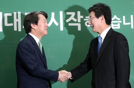 “선거연대 가능성 열려있어”…안철수-유승민 ‘중도 통합’ 타진 