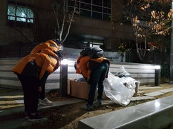 매일 밤 노숙인들에 손길 “안 추우세요?”