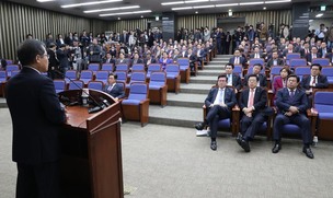 친홍이냐 친박이냐 중립이냐, 한국당 12일 원내대표 경선