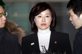 ‘국정원 특활비 수수’ 조윤선 전 정무수석 구속영장 기각