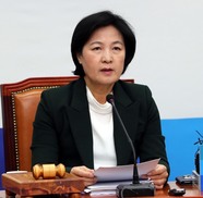 추미애 “적폐일소 틀 위에서 사회대통합 깃발”…새해첫날 단배사