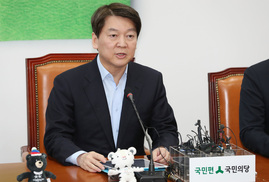 안철수 “지방선거에 당 운명 좌우, 마음 모아야”…새해 단배사