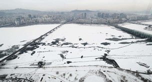 [포토] ‘눈 이불’ 덮은 한강