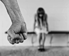 “왜 안 만나줘” 스토킹범죄 급증…처벌은 만년 제자리