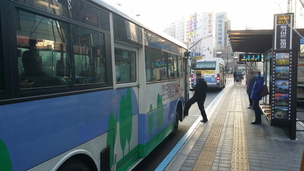 부산 중앙버스전용차로 ‘절반의 성공’