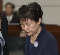 박근혜, ‘특활비 상납’ 재판도 불출석…재판 장기화 불가피