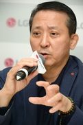 권영수 LGU+ 부회장 “5G로 돈 벌기 쉽지 않을 것 같다” 