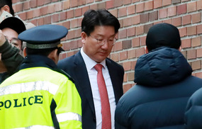 ‘강원랜드 채용청탁·수사외압’ 권성동 의원 조사 후 귀가