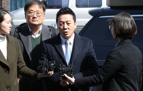 정봉주, 언론 상대 고소 취소…“당일 호텔서 카드 사용”