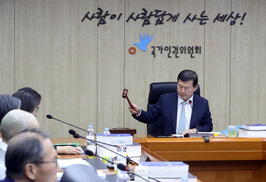 인권위, “수용자 외부호송 할 때 수갑 등 노출하면 인권침해”