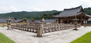 [속보] 통도사 인파에 차량 돌진…1명 사망·12명 중경상