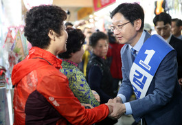 ‘23시간 조사’ 마친 김경수, 서부경남 민심 잡기 돌입