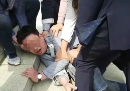 ‘김성태 폭행범’ 1심서 집행유예로 석방…사회봉사 80시간