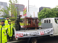 [영상] “개 풀어!” 식용견 케이지 싣고 여의도 ‘트럭 시위’