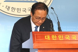 홍영표 “체포동의안 부결, 국회 제 식구 감싸기…국민께 사과”