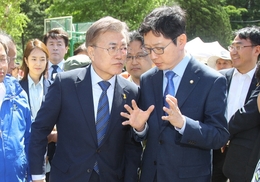 노 전 대통령 9주기, 김경수 “우리가 새로운 산맥 만들겠다”