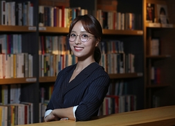 ‘안경앵커’ 임현주 “이젠 예뻐야 한다는 고정관념 지우려 해요” 