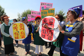 가사 노동자들의 절규 “10년 일해 아파도 산재 인정 못 받아”