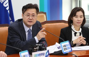 홍익표 “현재로서 김해 신공항 추진 뒤집기 어려워”