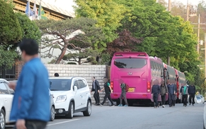 신한생명 연수원 보안요원 “주 78시간 뺑뺑이…우린 노비였다”