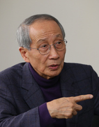 윤여준 전 장관 “한국당 개혁 핵심은 당협위원장 전원 사퇴”