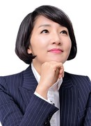 경남도의회 최초 ‘민주당 소속 40대 여성’ 의장 탄생