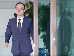 ‘취임 1년’ 문무일 총장 “검찰 아닌 국민 시각에서 성찰, 변화해야”