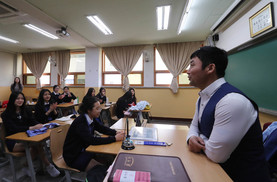 교사들 방학에 쉬는 것이 세금 도둑질이라고요? [더(The)친절한 기자들]