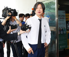 ‘김부선 사과문’ 대필의혹 주진우 경찰 출석…“나는 제3자”