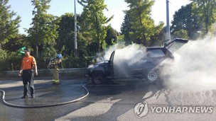 이번엔 무쏘에서도 불…서울 올림픽대로 달리다 화재
