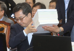 김동연 부총리 “정부 일부 부처 특활비 없애겠다”